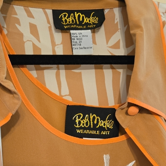 Vtg Bob Mackie Tan and White Blouse with Relaxed Fit. 2 Piece Set With Tank Top. - Picture 2 of 10